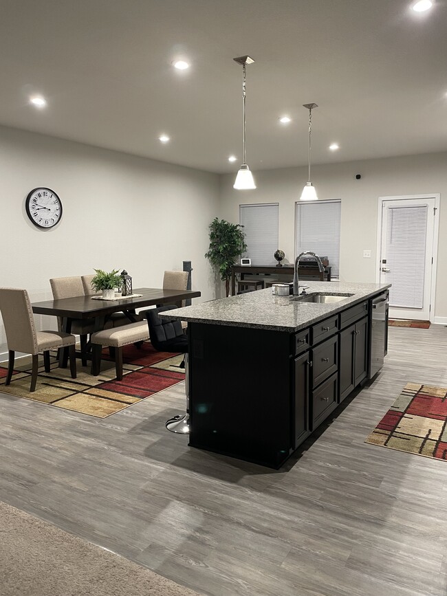 Photo - 911 Nipperkin Way