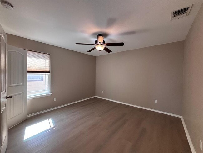 Photo - 1405 Berlin Ln