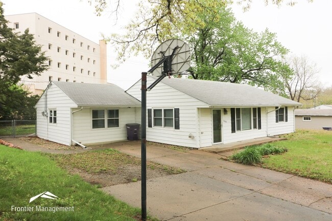 Photo - Three Bedroom Home Near Westloop Shopping ...
