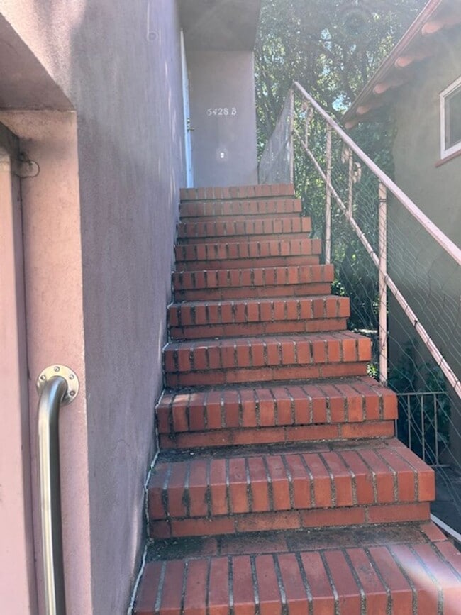 Photo - 5428 Claremont Ave Unidad 5428B Claremont Ave.