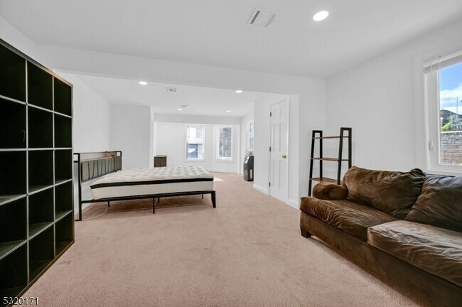 Photo - 38 Morris St