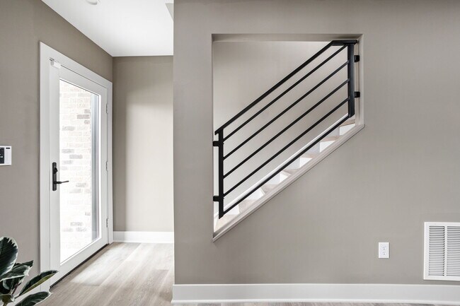 Photo - 322 N Summit St