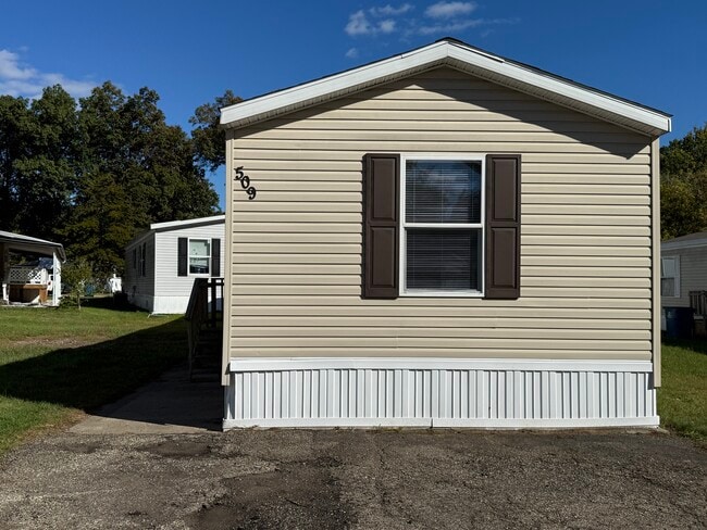 Building Photo - 509 Pettycoat Ln