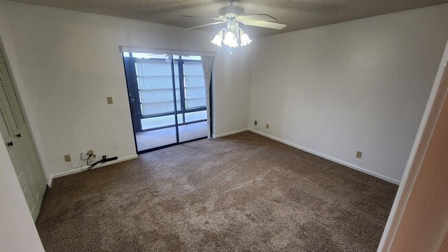 Photo - 911 SW South River Dr Unidad 104