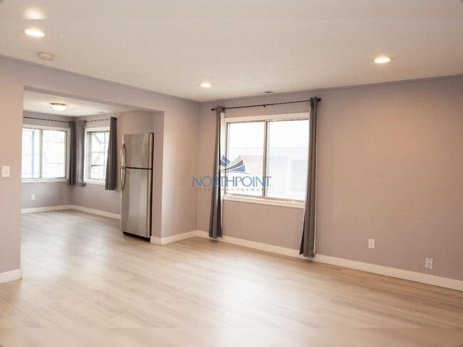 Photo - 2BR/1.5BA | Newly Renovated House Duplex | Private Backyard |  In International Peace Garden! Unidad A