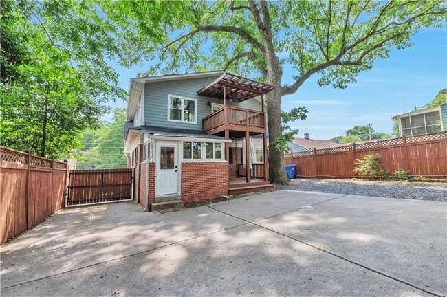 Photo - 1745 Sylvan Rd SW