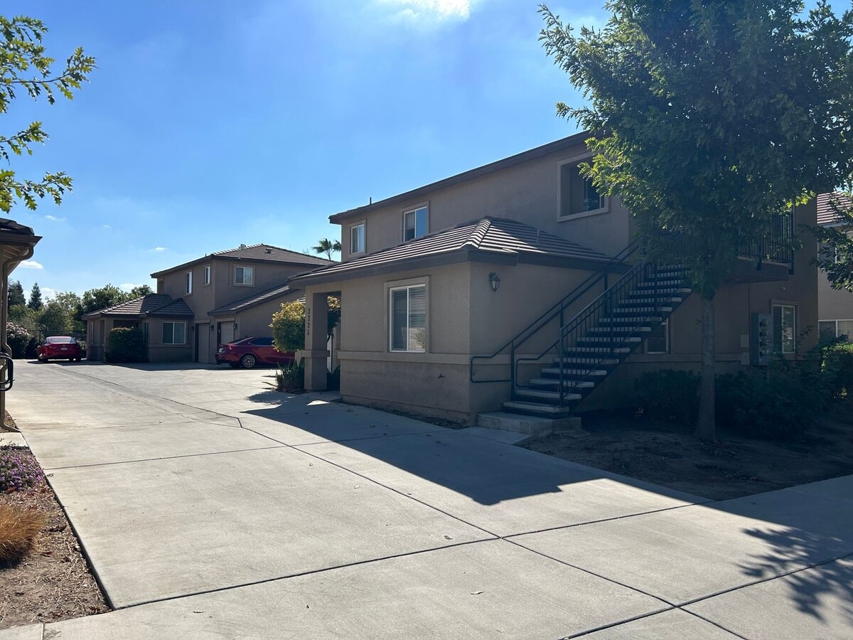 Photo - 2221-27  W. Lark Unidad 2227 W. Lark