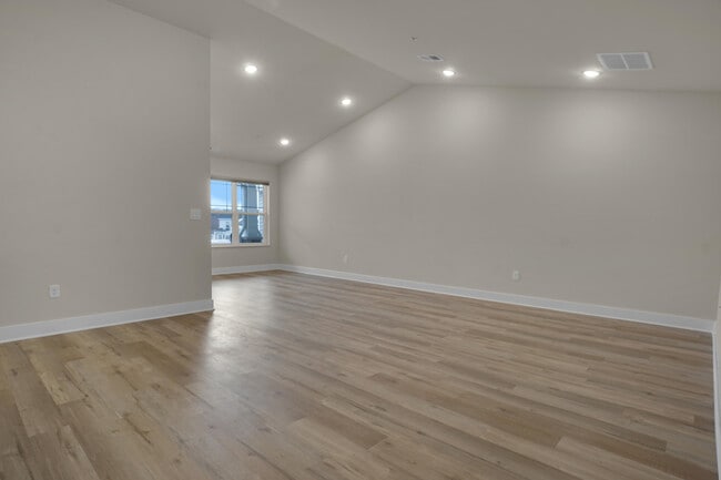 Photo - 119 Eiche Dr