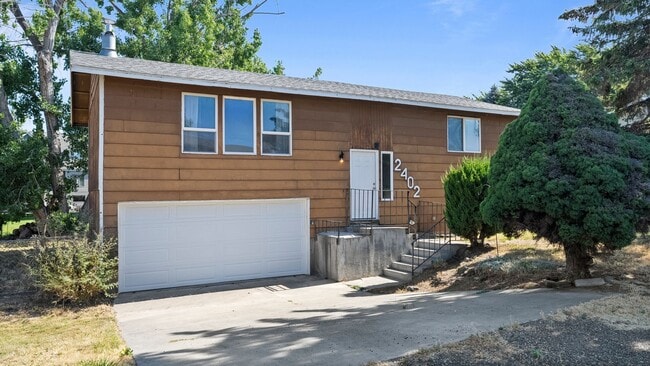 Building Photo - Charming 4-Bedroom Home with Garden – Avai...