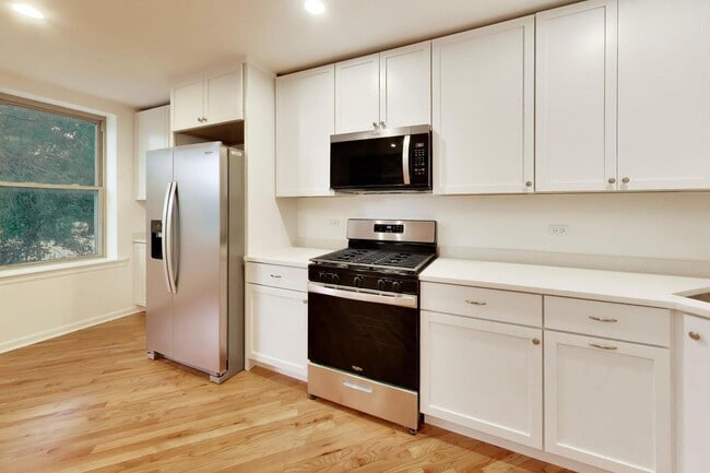 Photo - 1301 N Oakley Blvd
