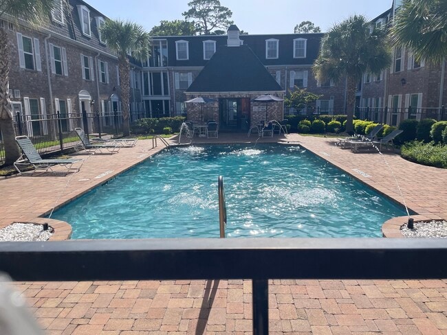 Pool Area - 361 N Post Oak Ln Unit 341