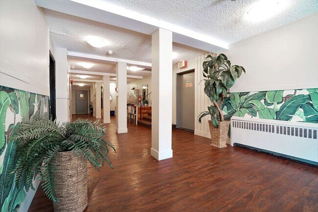 Photo - Redwood Manor