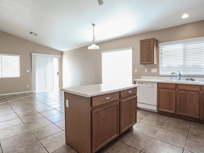 Photo - 5516 Cloudy Glen St