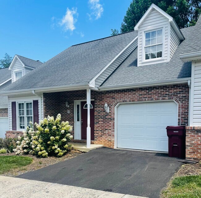 Photo - 28 Cherokee Ridge Ct Condo Unit 28