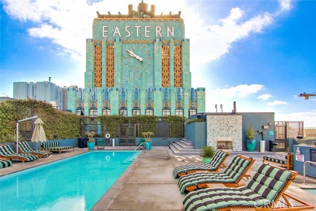 Building Photo - 849 S Broadway