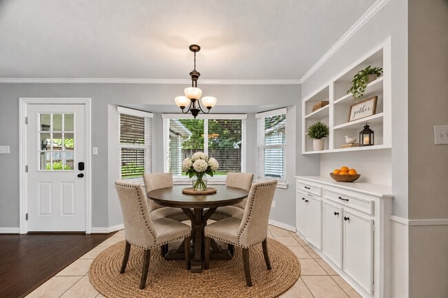 Photo - 811 Thicket Ln