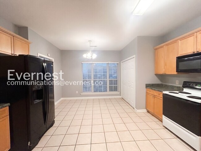 Photo - 3 Bed/2.5 Bath Townhome with Fenced Yard / Pet-Friendly / Coming Soon!