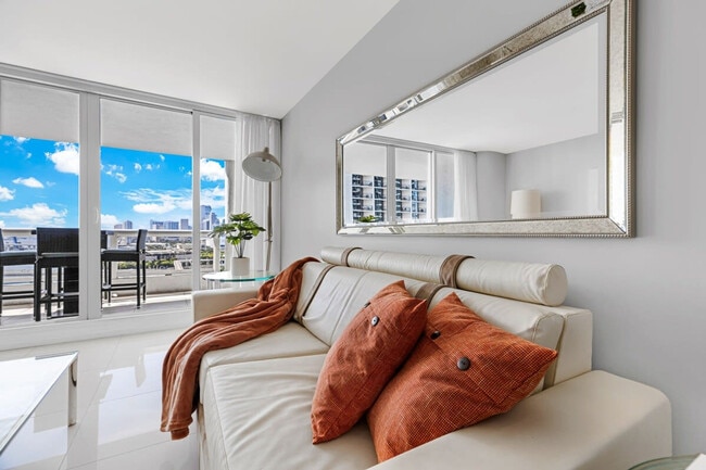 Photo - 1717 N Bayshore Dr Unidad SI ID1437612P