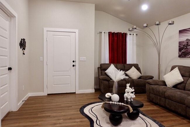 Photo - 413 Graze St