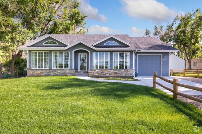 Building Photo - 3 Bedroom 3 Bath Ranch on 1/2 Acre Rental