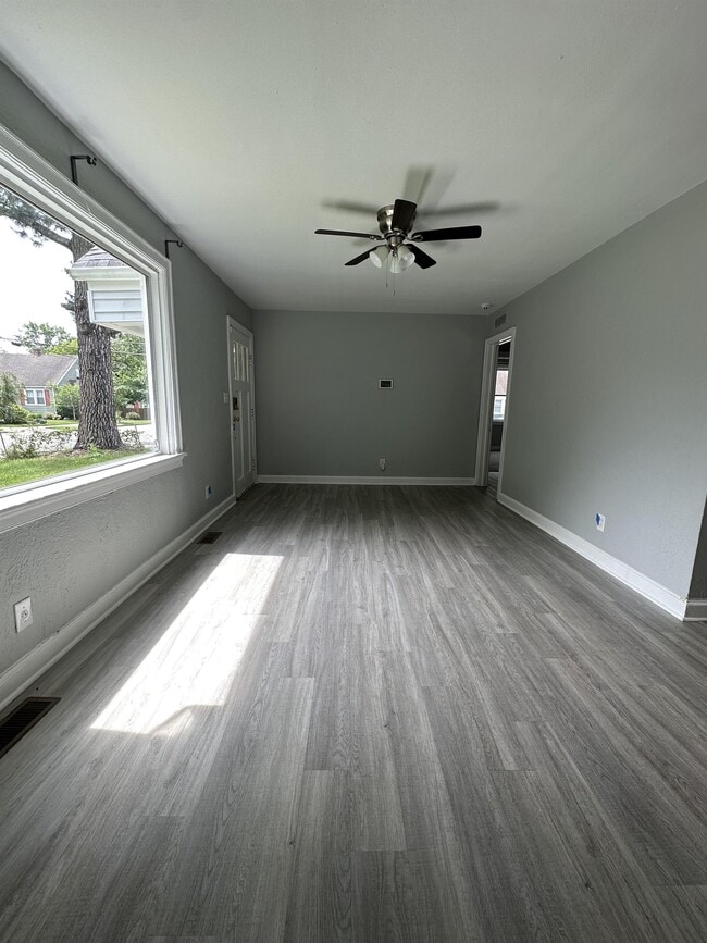 Photo - 3301 Vimy Ridge Ave