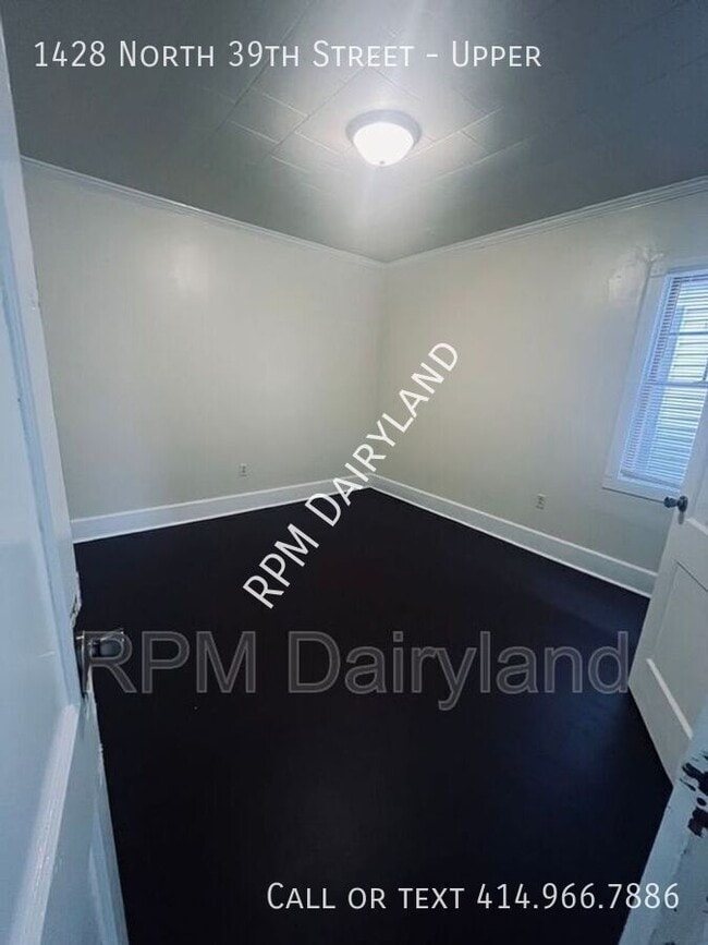 Photo - 1428 N 39th St Unit Upper