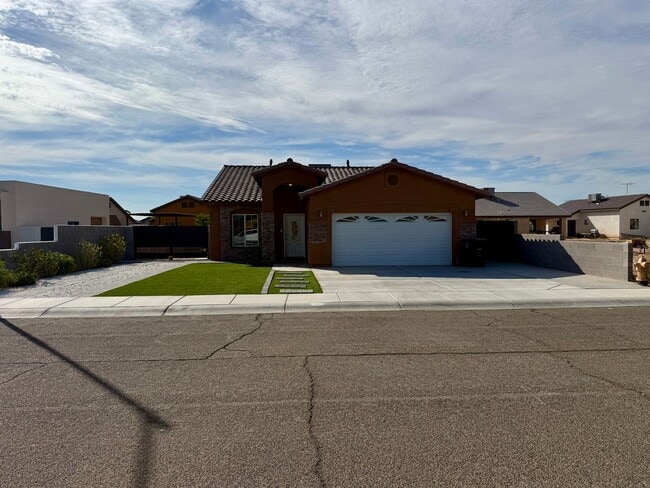 Building Photo - 4 Bedroom Home in San Luis AZ. with Fenced Lot and Landcaping