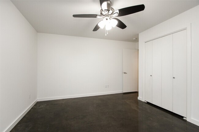 Building Photo - 319 Sydnor St