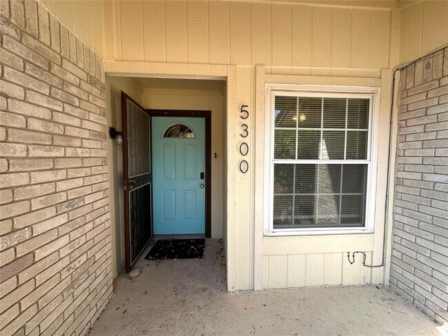 Photo - 5300 Suburban Dr