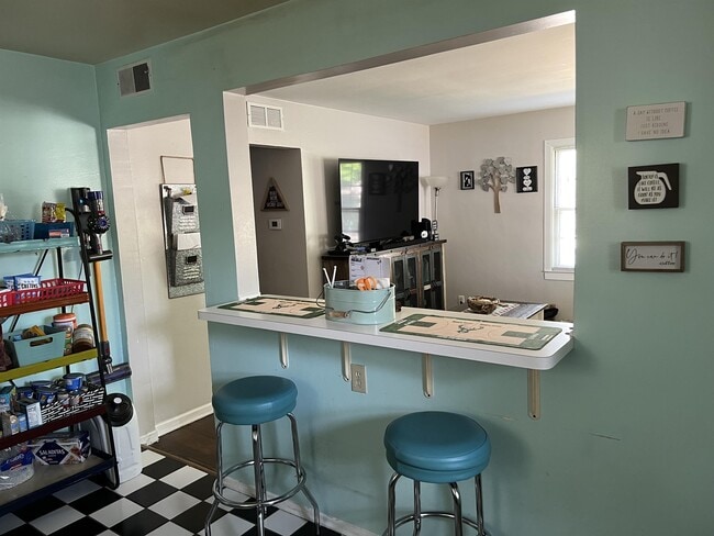Photo - 1130 E Russell Ave