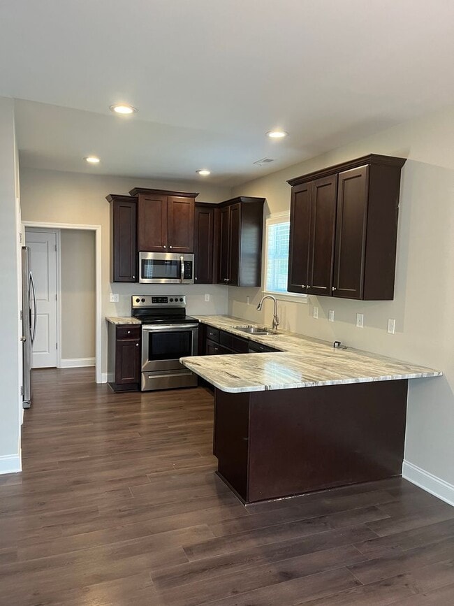 Photo - Large home, Pet friendly
