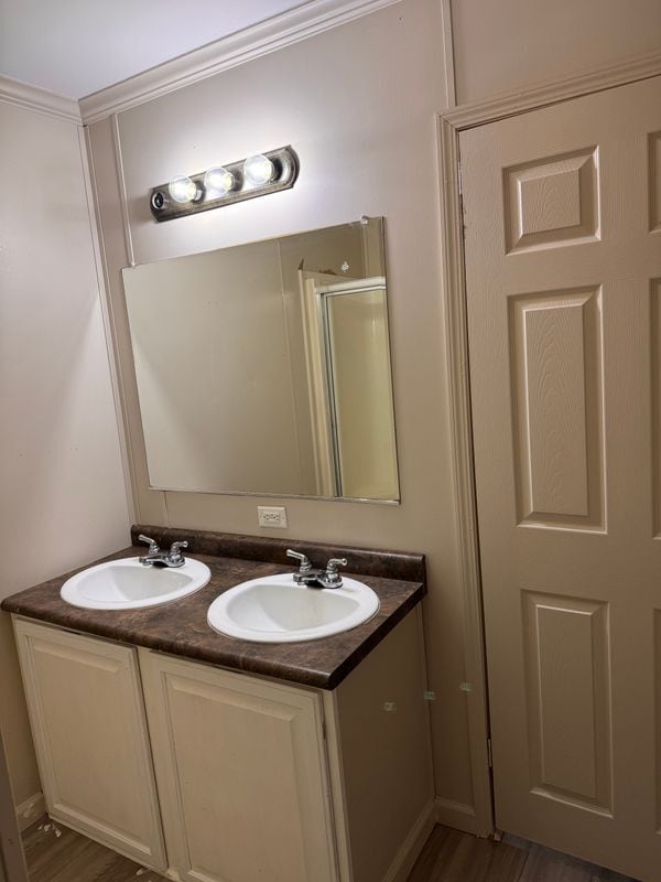 Photo - 805 Topsy Rd