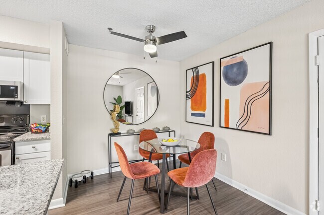 1BR, 1BA - 704SF - Dining Room