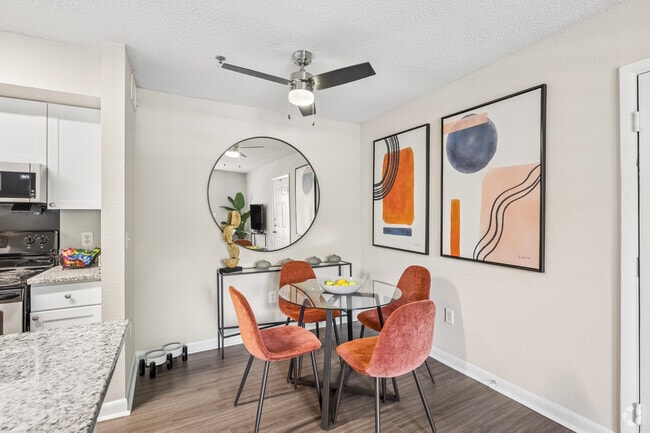 1BR, 1BA - 704SF - Dining Room - The Crossings at Short Pump