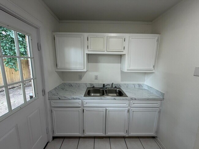 Photo - "Charming 2-Bed Retreat in Edinburg – Cozy & Convenient Living at 840 Sq Ft!"