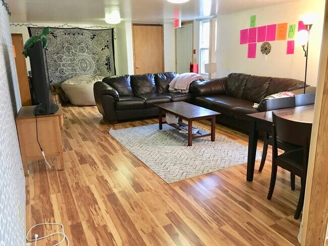 Photo - 240 Langdon St