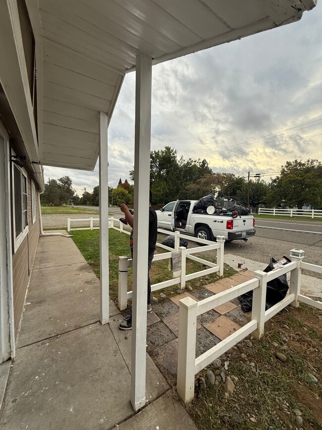 Photo - 9022 State Highway 99E