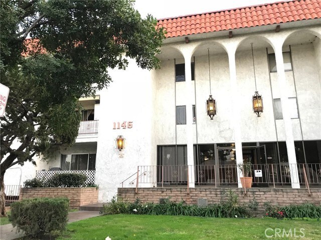 1146 E Lexington Dr