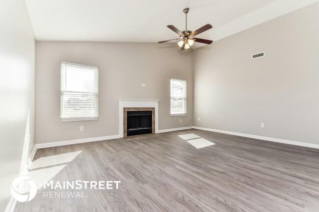 Photo - 6415 Hollingsworth Dr