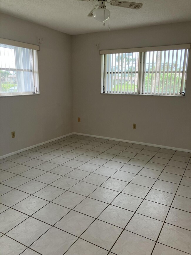 Photo - 2886 Fernley Dr E