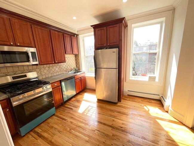 Photo - 145 Grand St