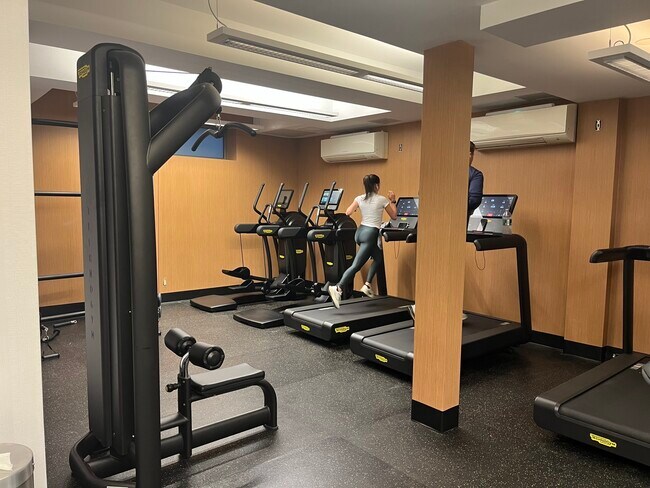 Photo - 110 Horatio St