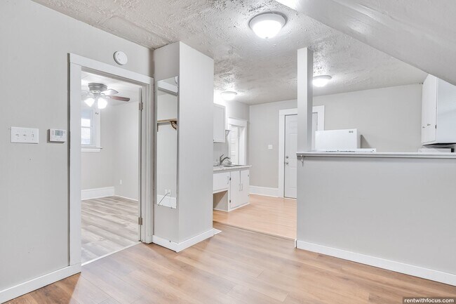 726 S Commercial St Unit 726 1/2
