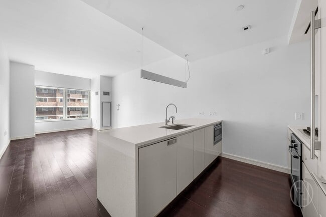 Photo - 300 E 23rd St Unit 6A