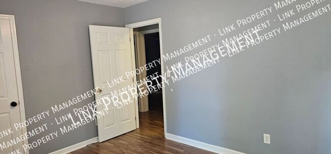 Photo - 140 S Elmwood St