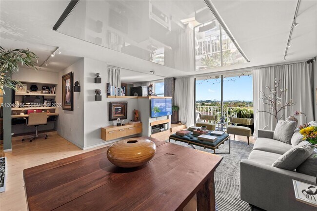 Photo - 2350 NE 135th St Unidad 808