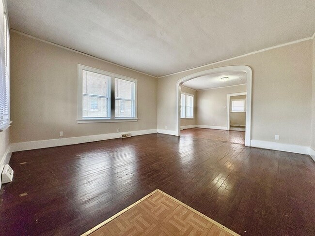 Photo - 1815 Kemble Ave