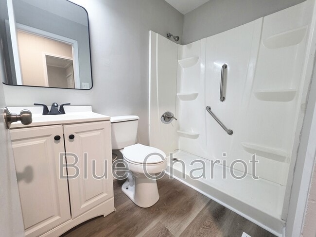 Photo - 837 Waring St