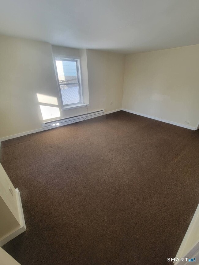 Photo - 20 Lounsbury Ave Unidad B