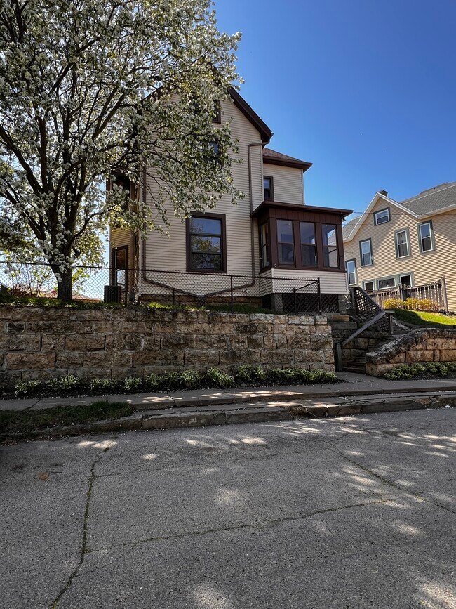 Photo - 1565 Fairview Pl